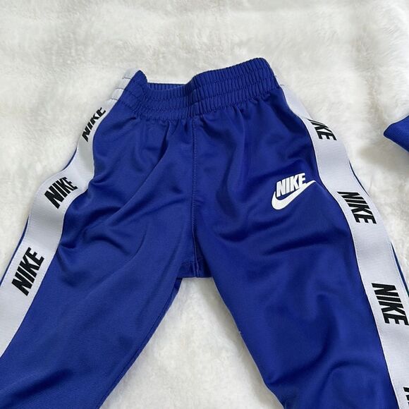 NIKE TODDLER BOYS LOGO TAPING, FULL ZIP JACKET AND PANTS SET. - Picture 5 of 6